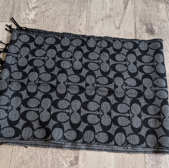 Coach Classic Wool Scarf - Picture 7 of 8